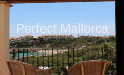 Endreihenhaus mit Blick auf den Strand in gepflegter Wohnanlage mit Pool in Cala Murada