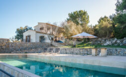 Elegante Finca mit traumhaftem Weitblick auf Artà und Ferienvermietlizenz