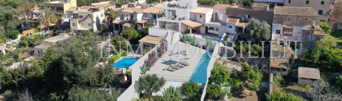 Bild zum Objekt: 306m² Luxus-Dorfhaus mit 6 Zimmern, Pool & Garage zum Verkauf