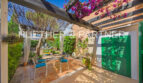 Terrasse mit Blick zum Garten