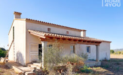 Charmante Finca zum Ausbau in Felanitx mit Blick auf den Puig San Salvador, 344m², Terrasse, Garage