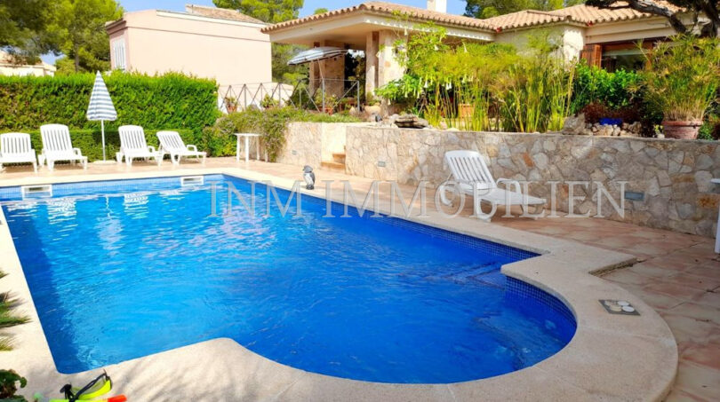 Villa mit Pool in Santa Ponsa 1.995Mio - Fotos (49)