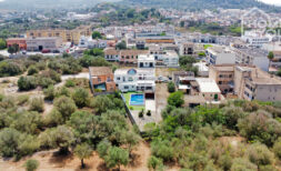 Elegantes Stadthaus mit ETV-Lizenz, 4 SZ, Gartenparadies, Tiefgarage und großem Pool in Felanitx