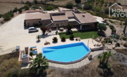 Luxus-Finca in Son Prohens: 511m², 5 SZ, Infinity-Pool, Solar, Panoramablick aufs Tramuntana-Gebirge