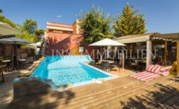 Villa in Port Adriano mit Restaurant, großer Terrasse mit Aussicht, Pool und Parkplatz für 18 Fahrzeuge