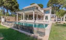 Renovierte, moderne Villa im Finca-Stil mit privatem Pool, schönem Garten und atemberaubendem Meerblick