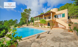 Finca mit traumhaften Meerfernblick und mediterranem Garten