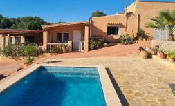 Einzigartiges Immobilienangebot in Porto Cristo mit 2 Fincas, 3 Wohnungen und 2 Gartenhäuschen