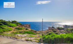 Einfamilienhaus in erster Meereslinie mit magischem Meerblick für das mediterrane Feeling