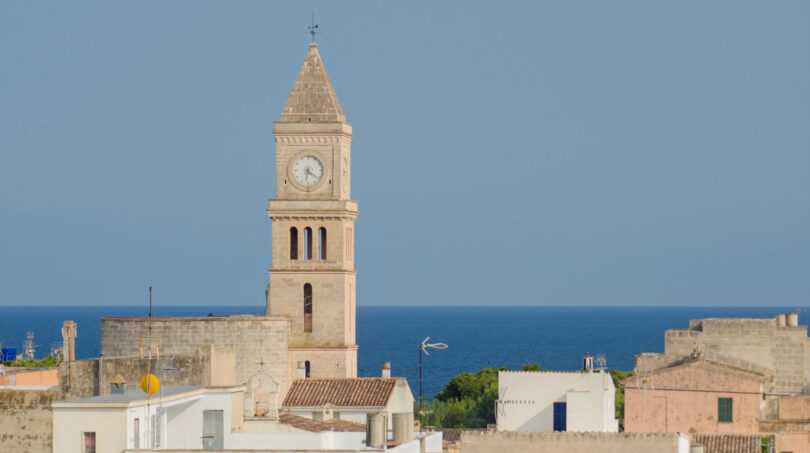 Blick auf die Kirche und das Meer